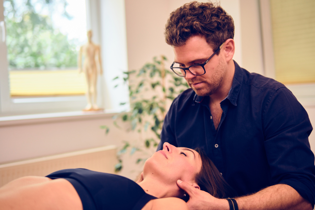 Ganzheitliche Gesundheitsansätze durch Osteopathics Expertenwissen von Tim Raav